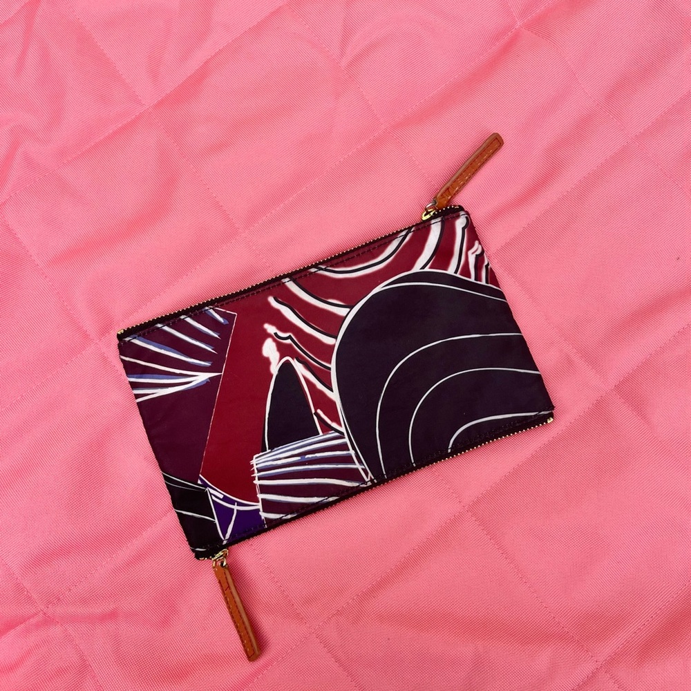 Abstract Multicolor Clutch - Picture 3 of 3